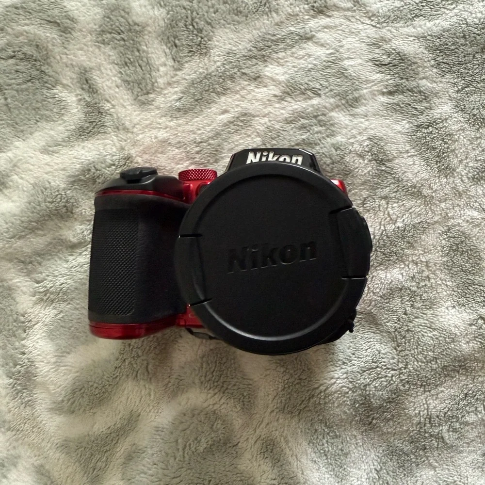 Nikon Scarlet Camera with Ebony Lens Cover